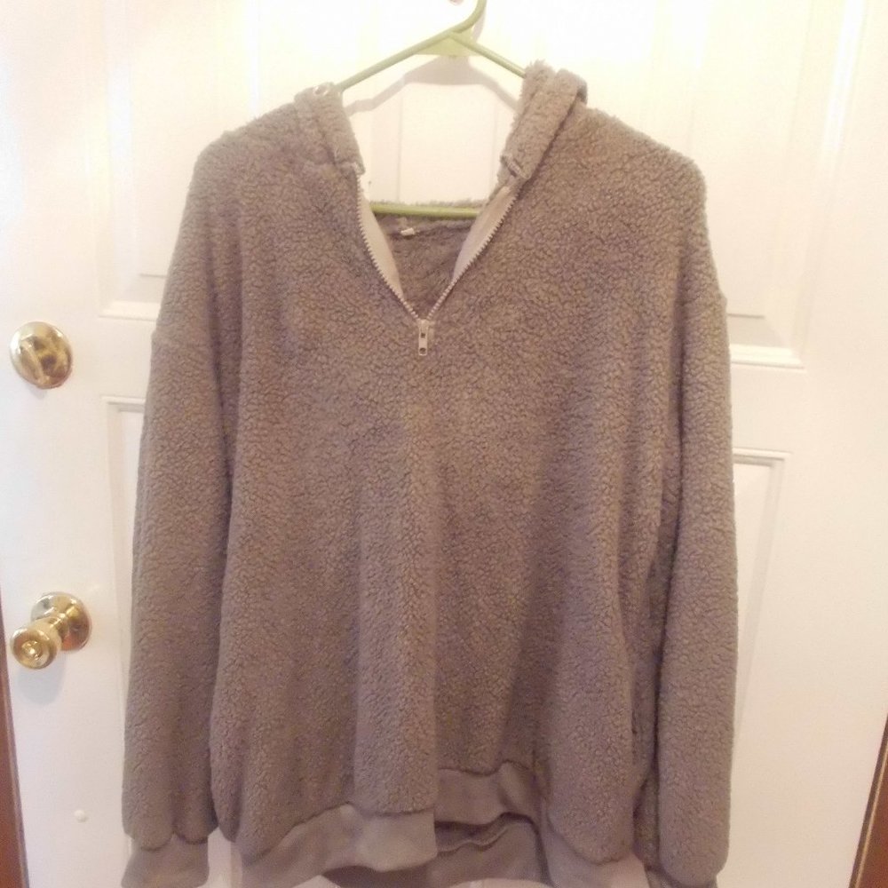 Beautiful fuzzy gray hoodie. No tie for hoodie